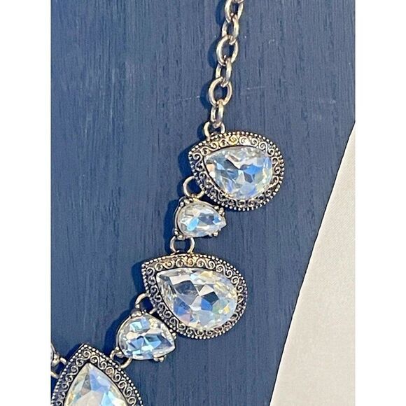 Erica Lyons Necklace and earrings set Crystal Teardrop goldtone - Picture 3 of 7